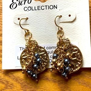 NWT gold tone dangling earrings 🖤must bundle